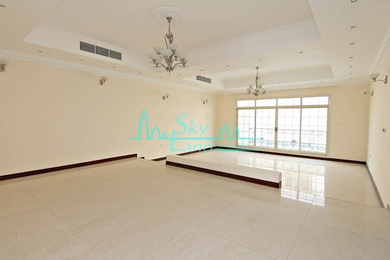 5 Spacious 4 Bed Villa+M With A Shared Pool