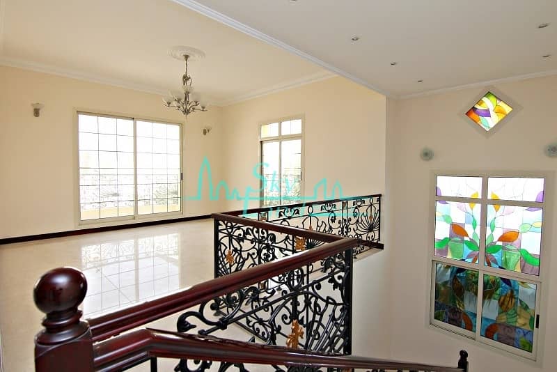 7 Spacious 4 Bed Villa+M With A Shared Pool