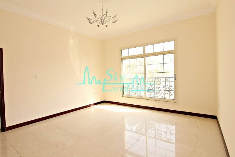 8 Spacious 4 Bed Villa+M With A Shared Pool
