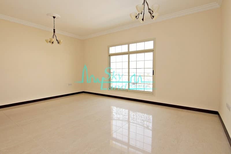 12 Spacious 4 Bed Villa+M With A Shared Pool