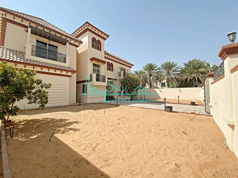 Grand 5 Bed Villa With A Private Pool And Garden