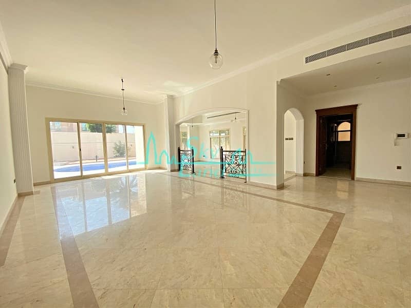 5 Grand 5 Bed Villa With A Private Pool And Garden