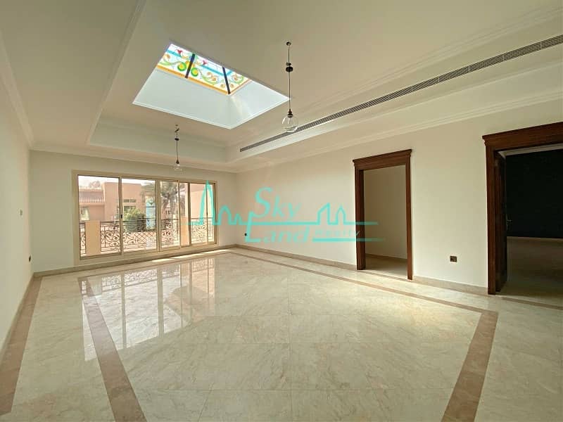 9 Grand 5 Bed Villa With A Private Pool And Garden