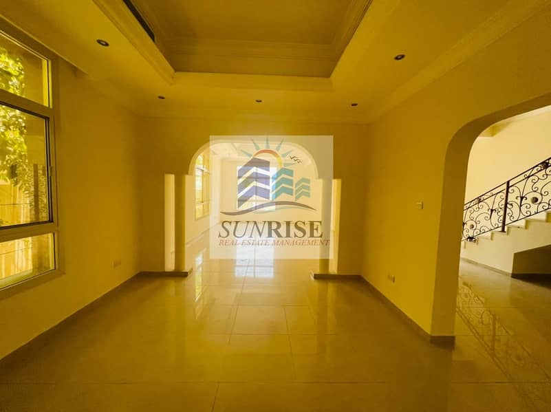 12 For rent deluxe villa 5 rooms Majlis independent entrance garden great location