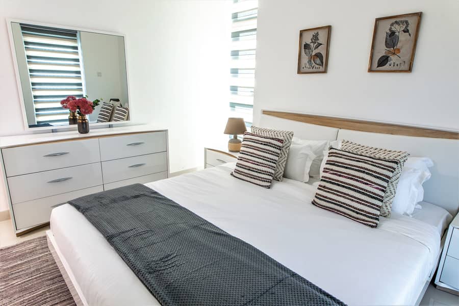 8 Master bedroom