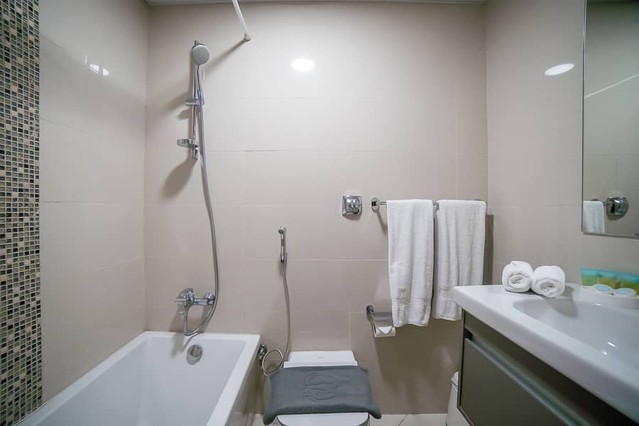 17 Master bathroom