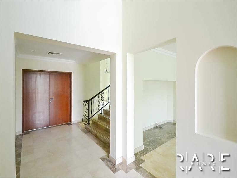 12 Genuine Listing | Upgraded 4 Bed Villa with private pool
