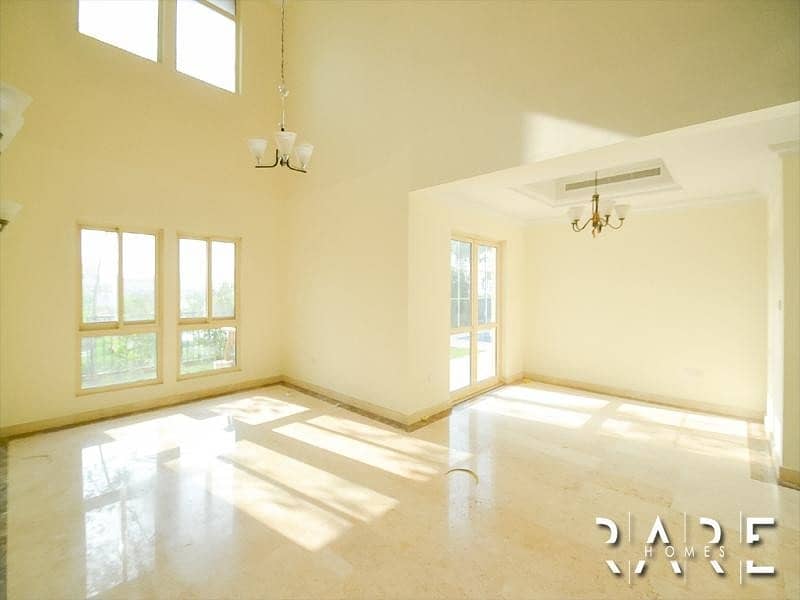 18 Genuine Listing | Upgraded 4 Bed Villa with private pool