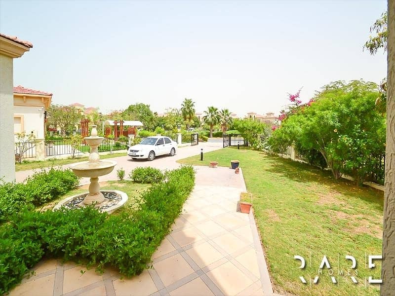 37 Genuine Listing | Upgraded 4 Bed Villa with private pool