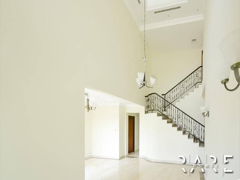 9 Lake View | Upgraded 4 Bed Villa with private pool | Grand Entrance