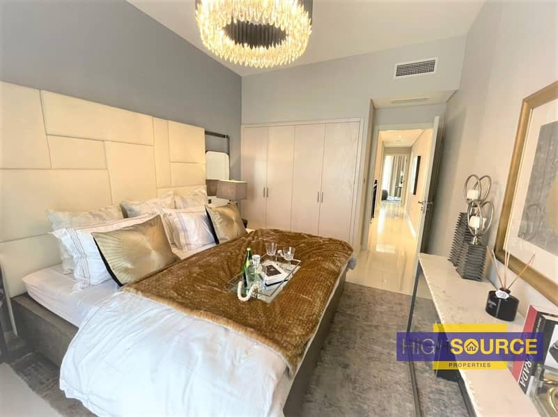 7 Single Row | Brand New 5 Bed + Maids Villa