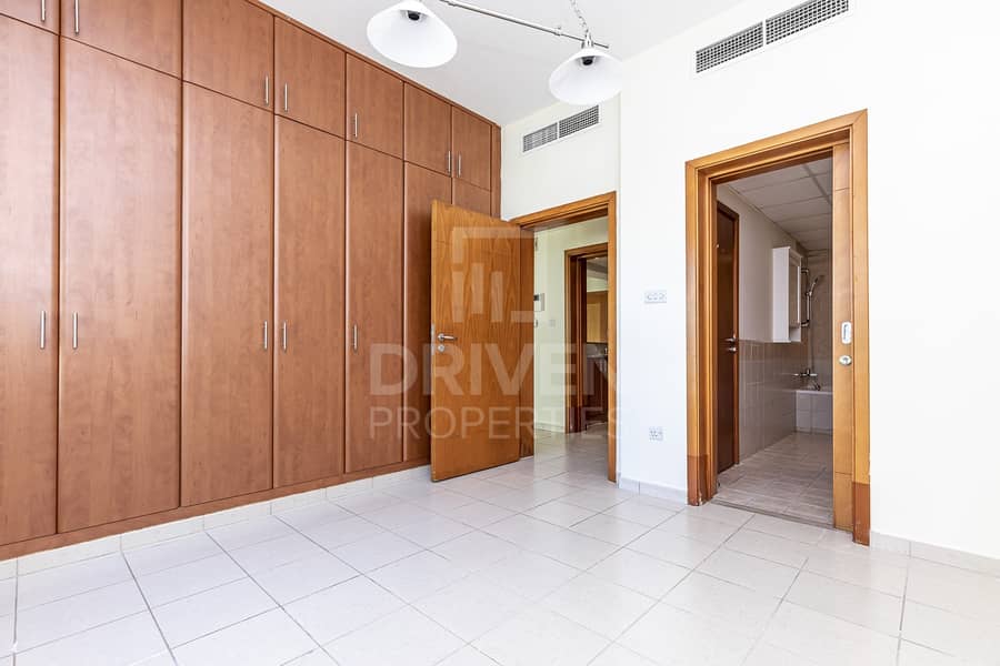 5 Direct pool facing | Well-maintained Apt