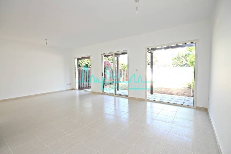 3 RENOVATED 3BED WITH AMAZING  GARDEN IN JUMEIRAH 2