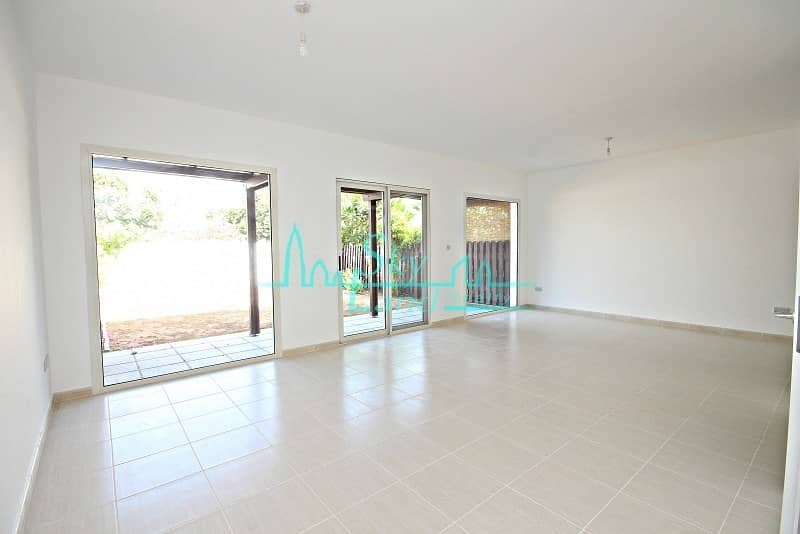 5 RENOVATED 3BED WITH AMAZING  GARDEN IN JUMEIRAH 2