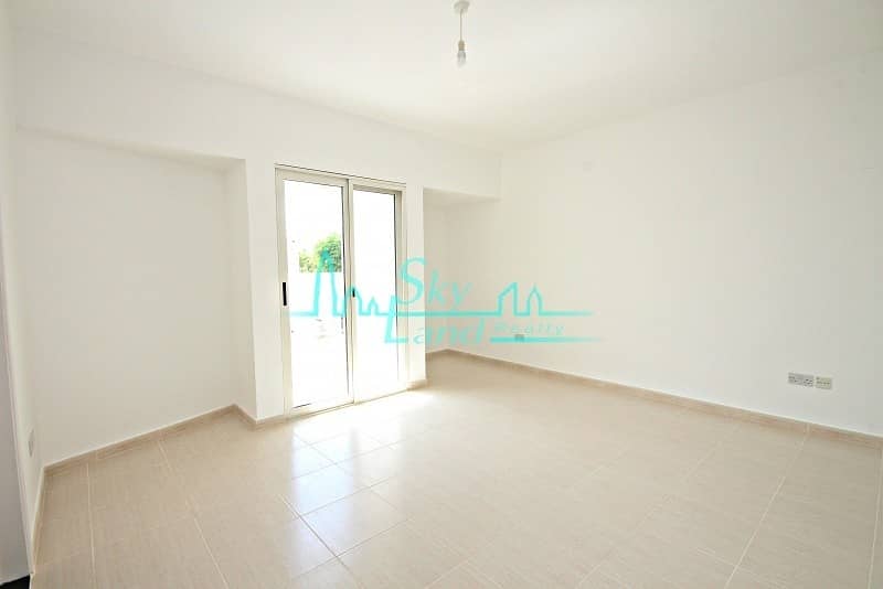 9 RENOVATED 3BED WITH AMAZING  GARDEN IN JUMEIRAH 2