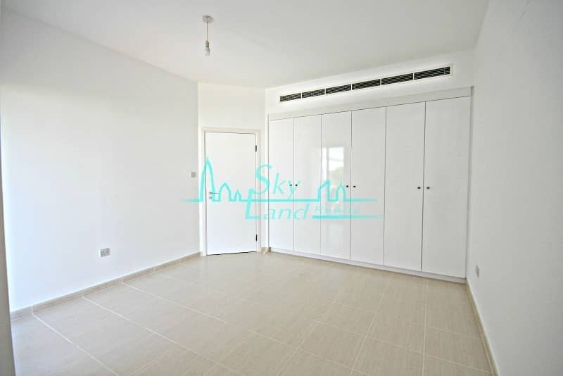 15 RENOVATED 3BED WITH AMAZING  GARDEN IN JUMEIRAH 2