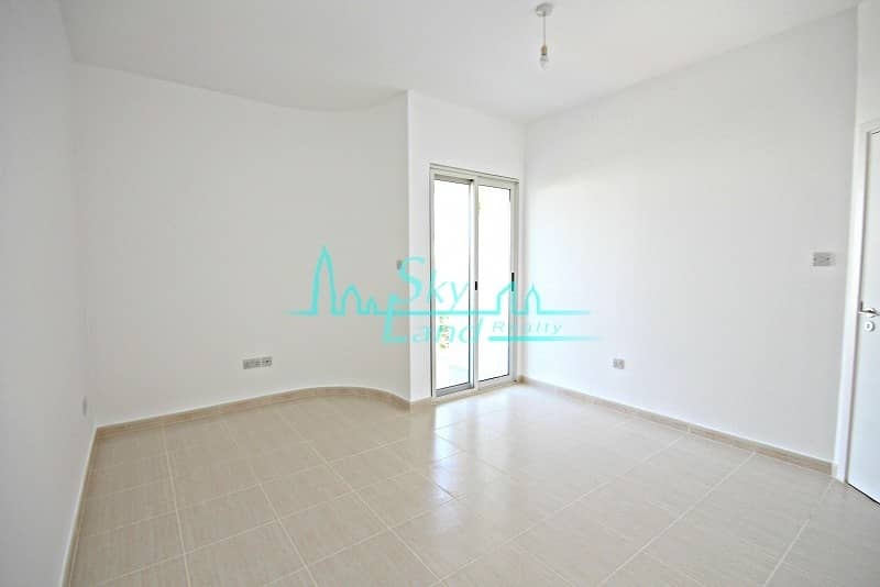 16 RENOVATED 3BED WITH AMAZING  GARDEN IN JUMEIRAH 2