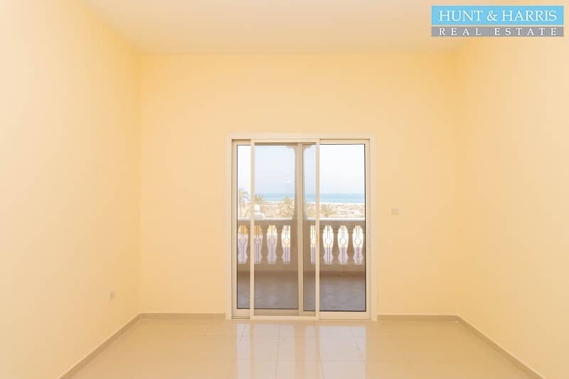 2 Well Maintained - Low Floor - Great views of the Sea