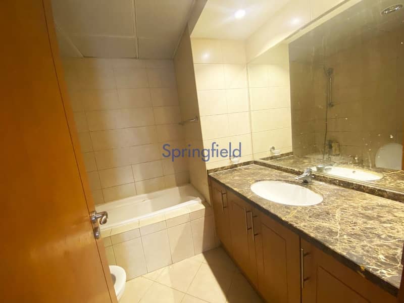 18 Well Maintained | Spacious| With Maid's Room