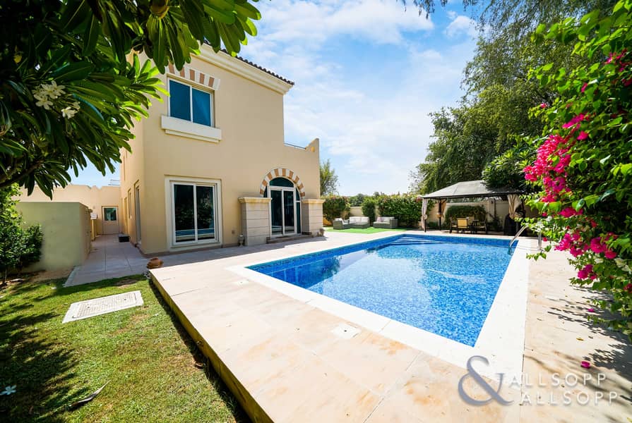 Exclusive | Pool | Upgraded | 4 Bed C3