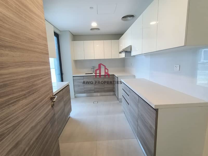25 Brand New|  Burj and Canal views| Multiple Options