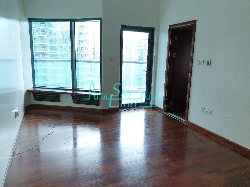 6 Upgraded / Middle Floor / Close To Metro