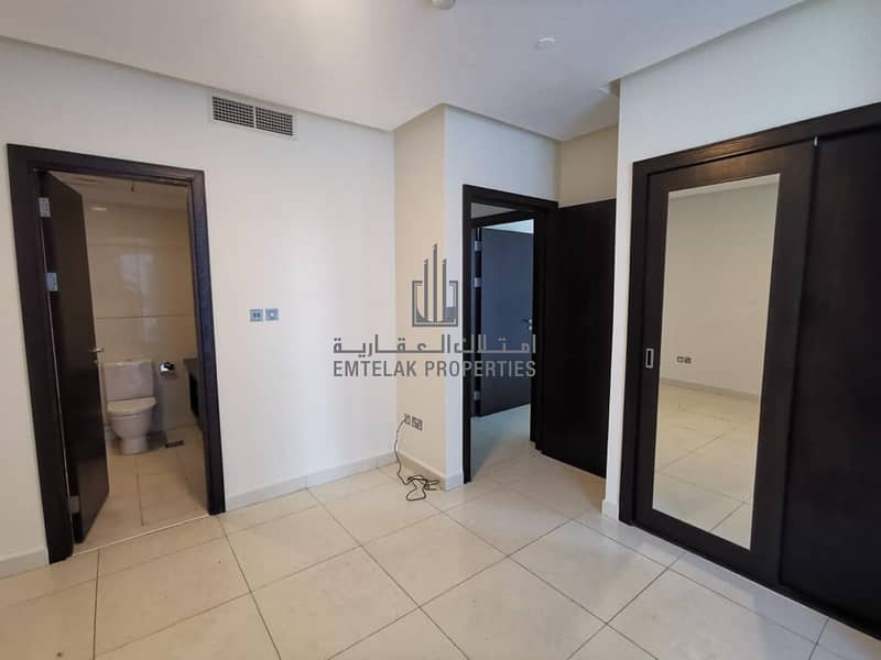 11 is delighted to offer you this one in a million chance to rent this large 3 Bedroom plus maids apartment in the 23 Marin
