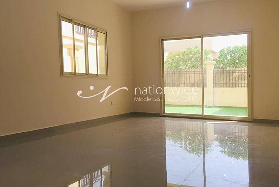9 This Is The Perfect Family Home! with Balcony