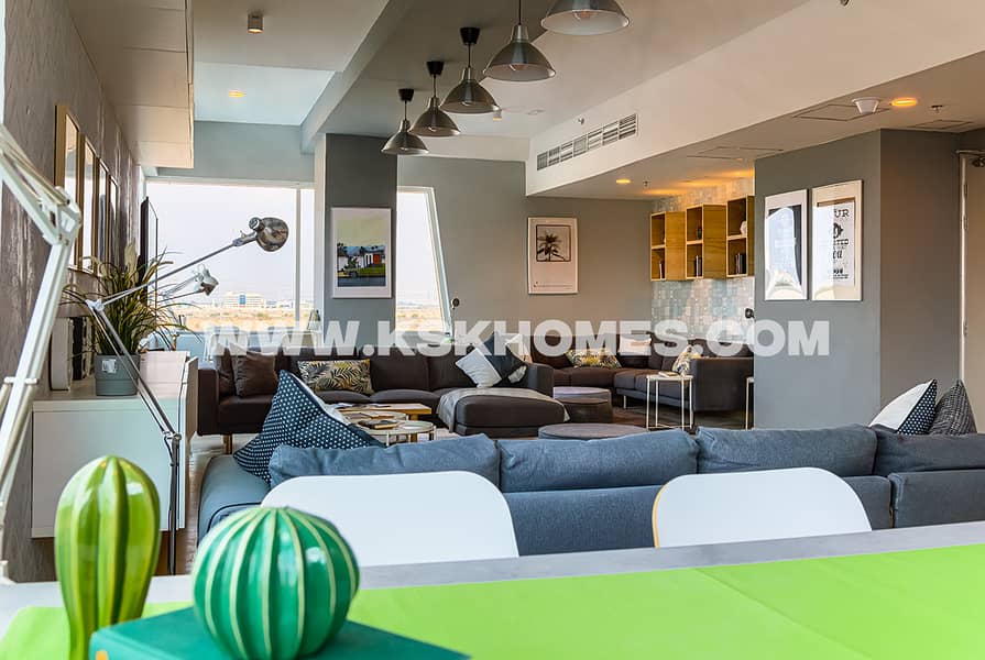 7 Floor Lounge