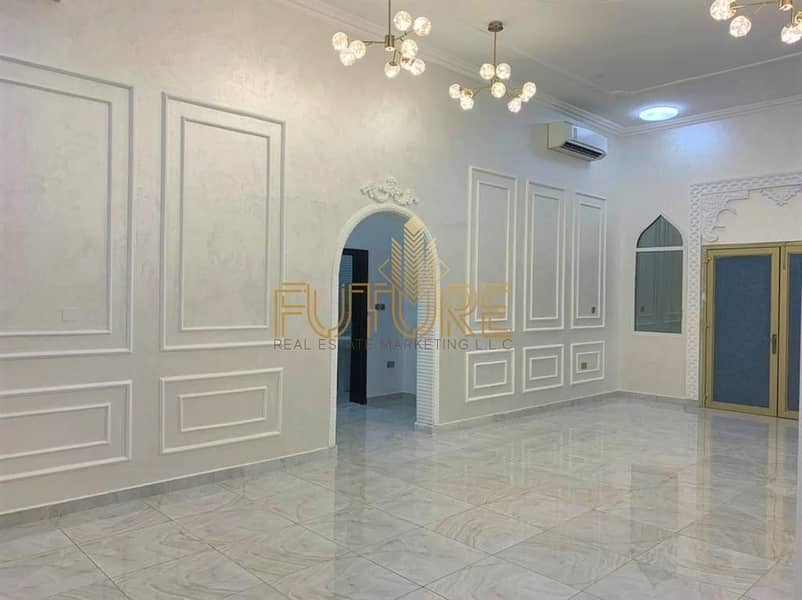 9 Luxury 7 Master Bedroom | Majlis | Outside Kitchen