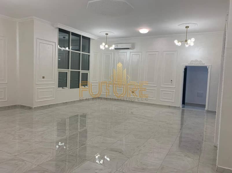 11 Luxury 7 Master Bedroom | Majlis | Outside Kitchen