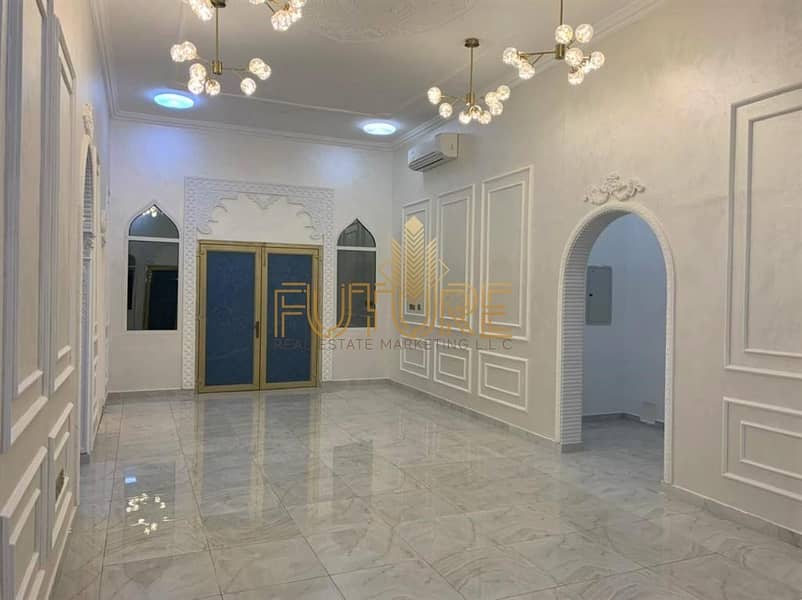 16 Luxury 7 Master Bedroom | Majlis | Outside Kitchen