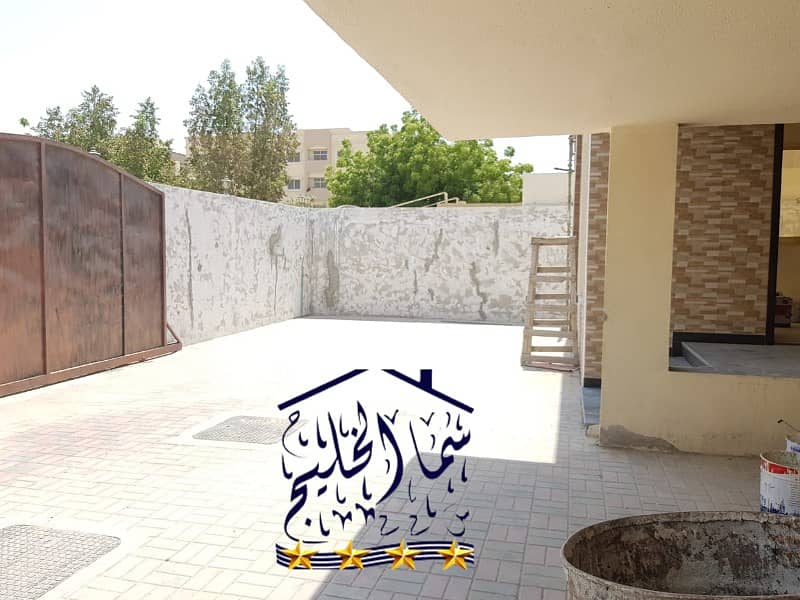 For sale, one of the most luxurious villas in Ajman, close to the mosque and the asphalt street, with a design similar to the design of palaces, without any commission, at a snapshot price, and