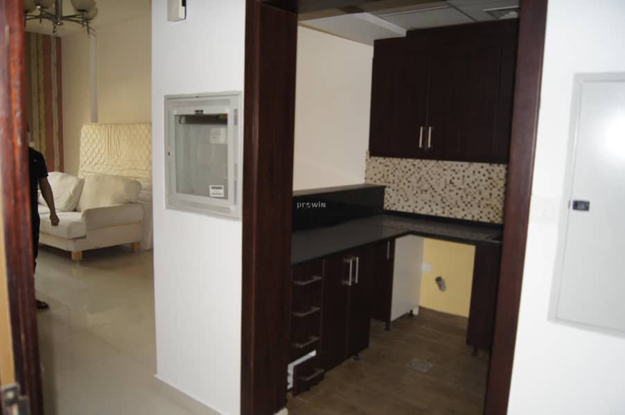 2 HUGE  1 BHK AT AFFORDABLE PRICES!!