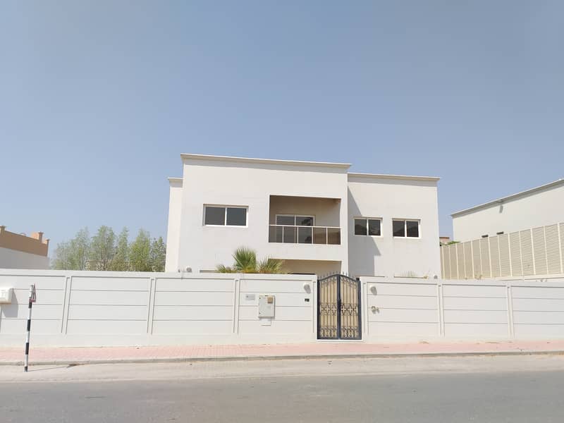 Duplex Huge 5bhk villa with maid room rent 110k in 4cheque (14000)sqft in Barashi Area.