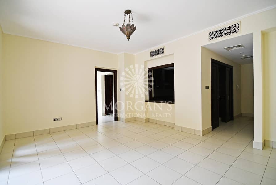 2 1BR Spacious & Bright | Garden View | Large Balcony