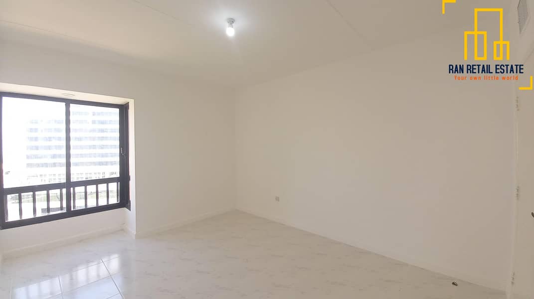 3 Unbelievable! Spacious Flat with Balcony nearby Park