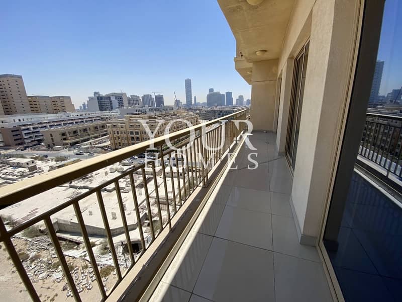 10 NK |2 BR with Balcony and laundry room | Bright Apt