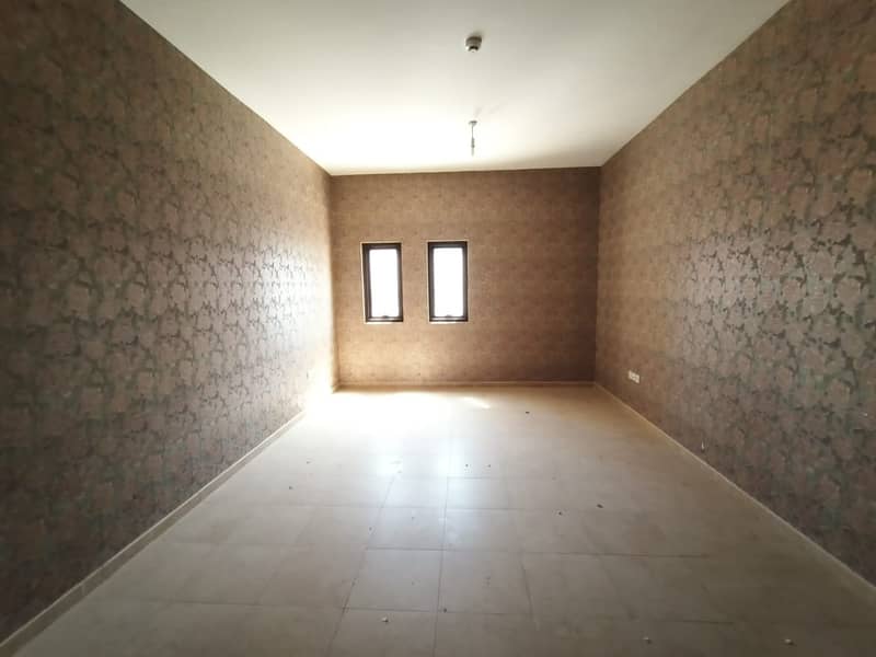 Chiller Free Spacious One Bedroom With Balcony