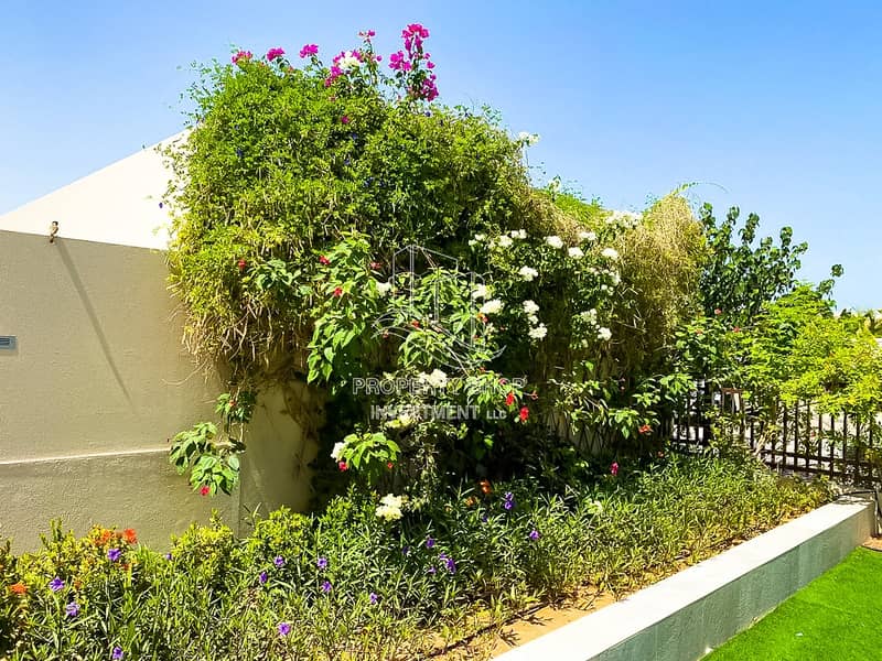 10 Exceptionally Mesmerizing 5+Maid  with Pvt Pool & Garden!