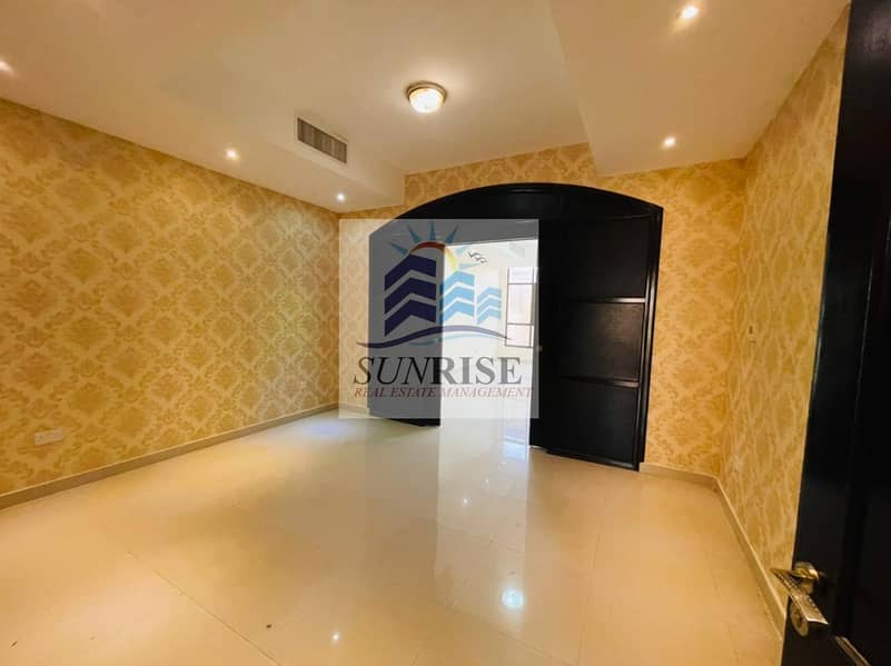 4 Villa Khalifa A, 5 master rooms, central air conditioning, wall cabinets, independent entrance, required 160 thousand