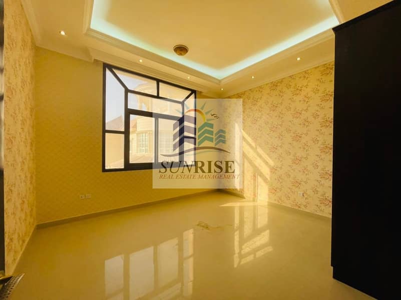 7 Villa Khalifa A, 5 master rooms, central air conditioning, wall cabinets, independent entrance, required 160 thousand