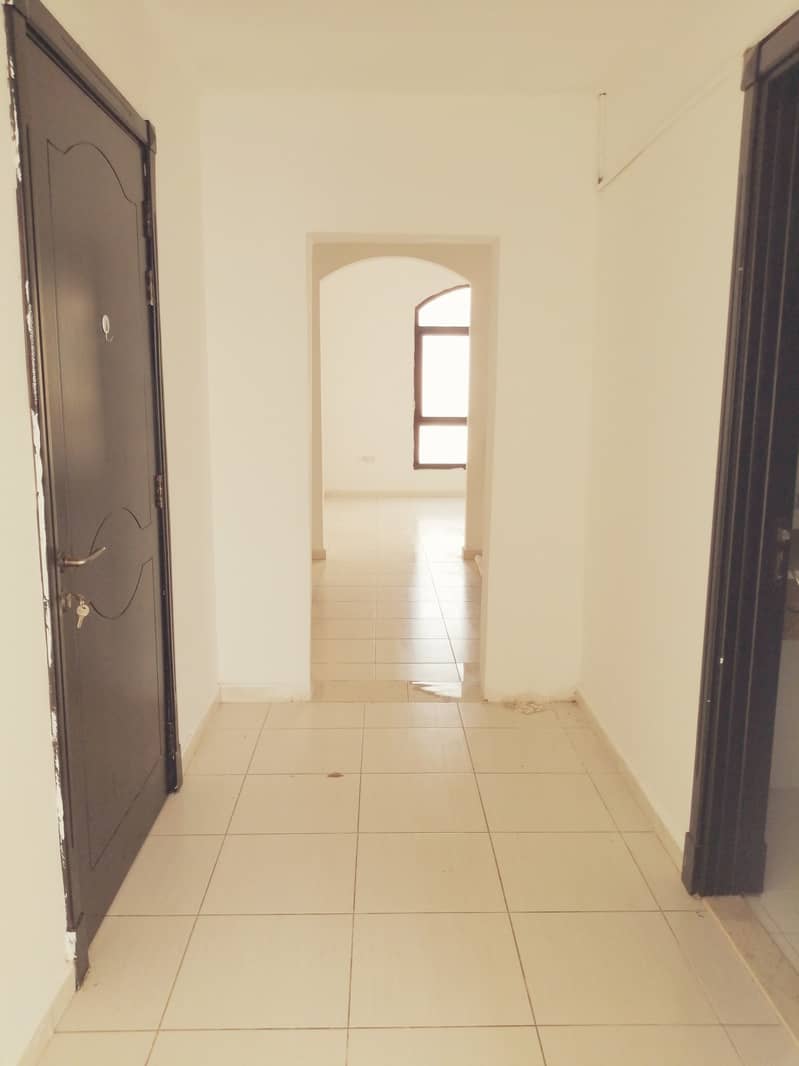 شقة في المنطقة 19،مدينة محمد بن زايد 1 غرفة 33000 درهم - 5196043
