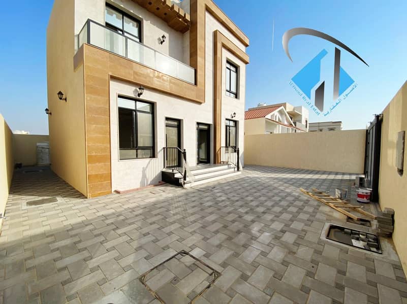 For urgent sale, villa on the asphalt street, with a wonderful and unique design, with a suitable area and close to the mosque, and all services at a very attractive price with