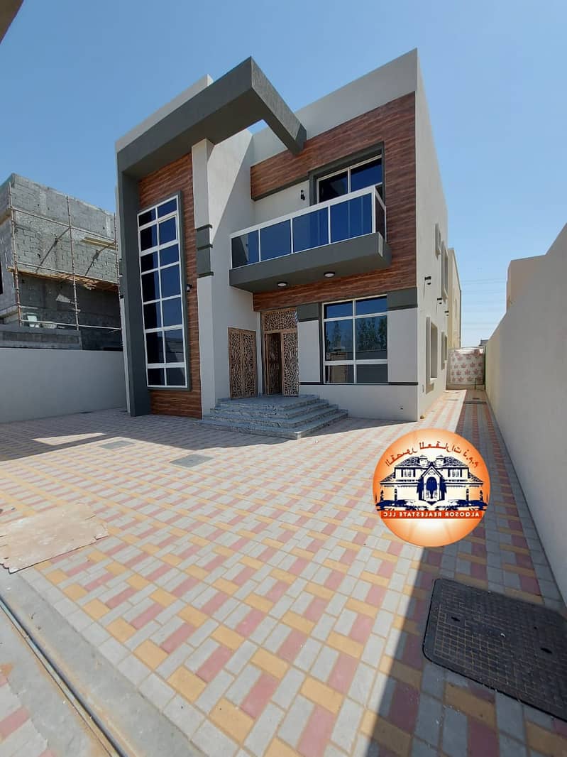 Modern villa for sale on the neighbor street, the price is negotiable, excellent finishing
