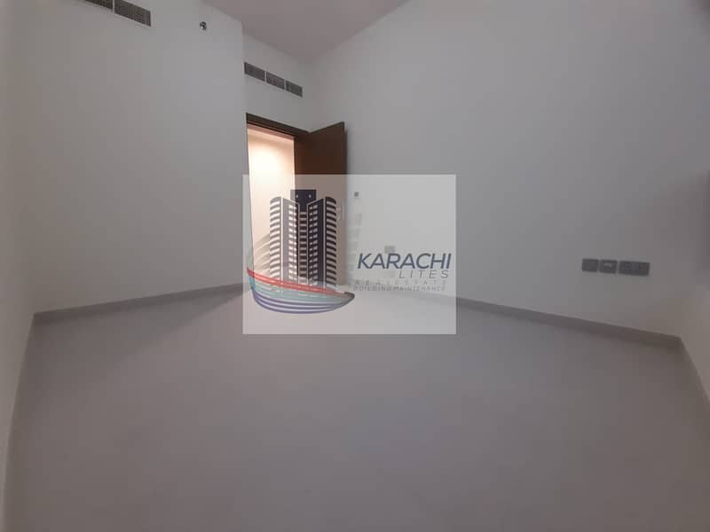 5 Brand New Spacious Apartment With Central AC-Gas & Free Basement Parking Near Ramada Hotel