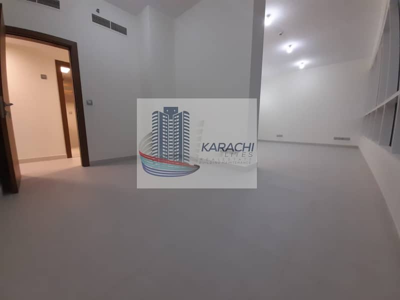 7 Brand New Spacious Apartment With Central AC-Gas & Free Basement Parking Near Ramada Hotel