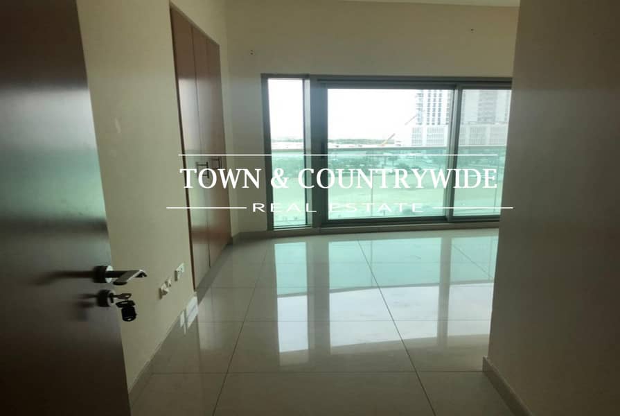 10 Hottest Deal!Vacant!Community with sea view 1BR with Balcony @ Beach Tower