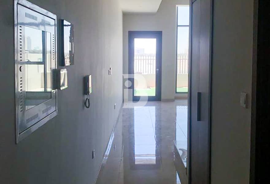 7 3 BEDROOM TOWNHOUSE + MAIDS| NEAR METRO STATION