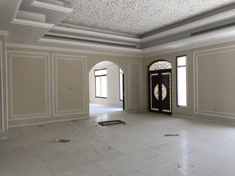 Brand new : luxury villa for rent in khawaneej 5 bed room\2 majlas
